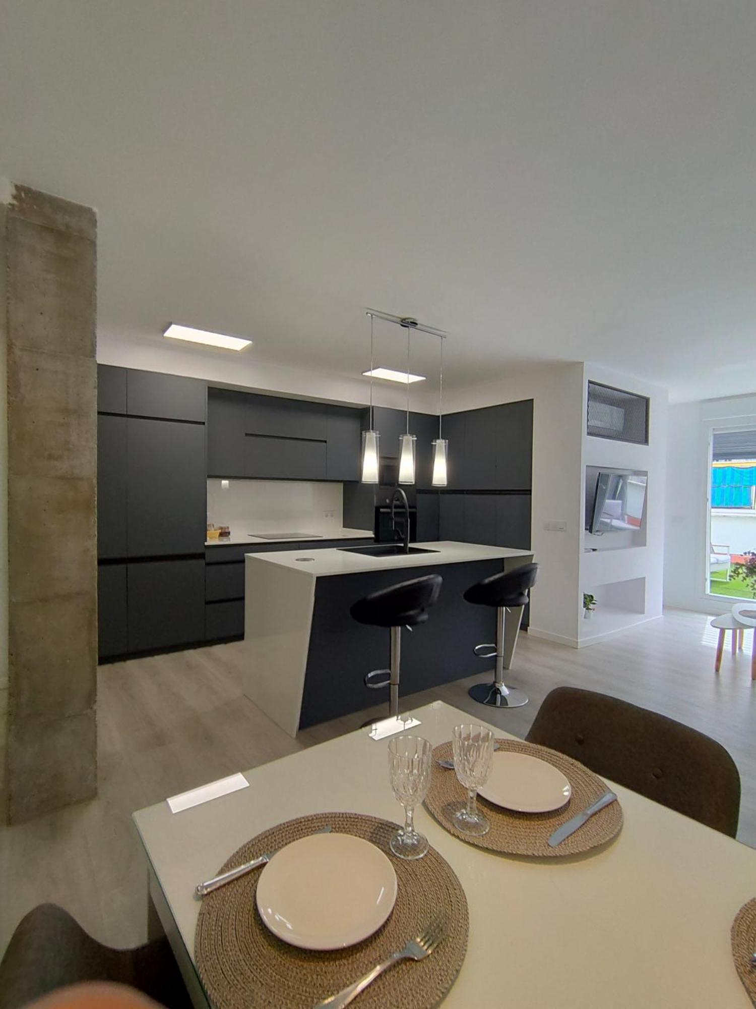 Casa Mallen, Con Amplia Terraza, En El Barrio De Nervion セビリア エクステリア 写真