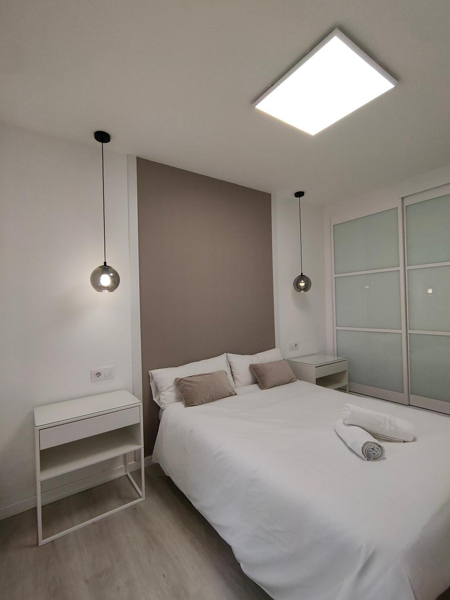 Casa Mallen, Con Amplia Terraza, En El Barrio De Nervion セビリア エクステリア 写真