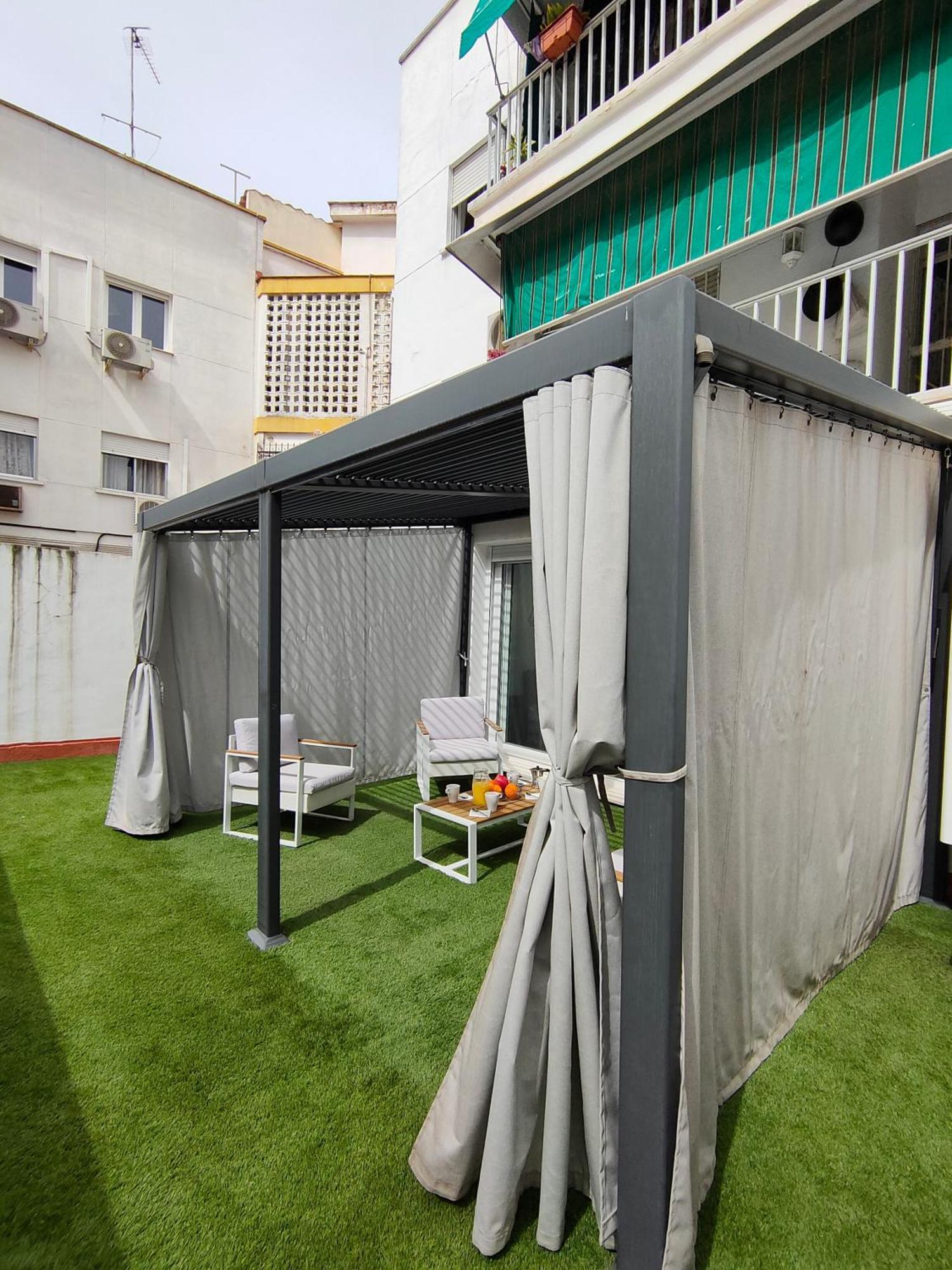 Casa Mallen, Con Amplia Terraza, En El Barrio De Nervion セビリア エクステリア 写真