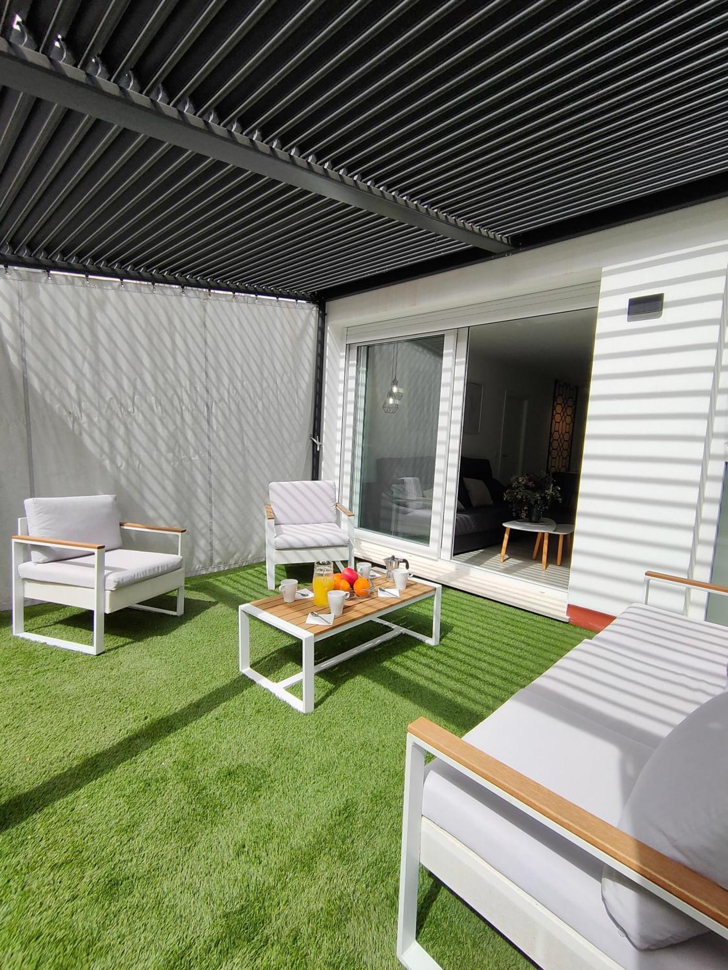 Casa Mallen, Con Amplia Terraza, En El Barrio De Nervion セビリア エクステリア 写真